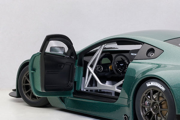 1/18 ASTON MARTIN VANTAGE V12 GT3(グリーン) 1/18 AUTOart ASTON MARTIN VANTAGE V12 GT3 2013 (GREEN)(2