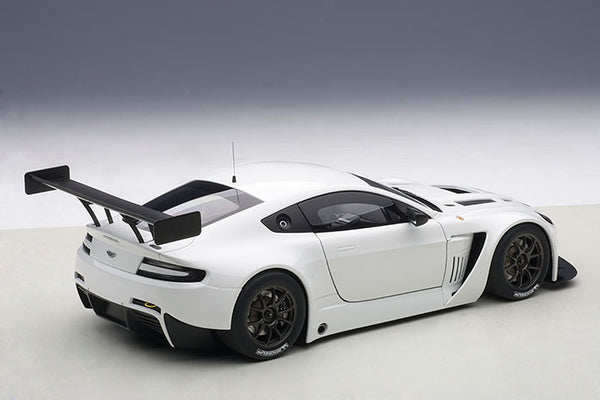 AUTOart 1/18 アストンマーチン V12 ヴァンテージ GT3 2013 (ホワイト) 完成品 Amazon | AUTOart 1/18 アストンマーチン V12 ヴァンテージ GT3