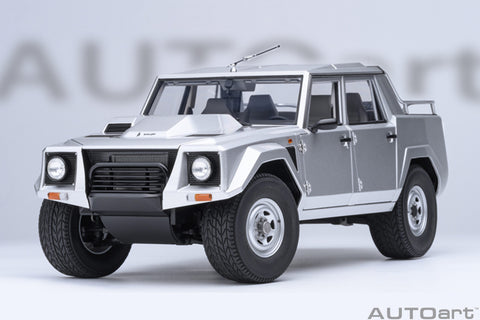 (Pre-Order) 1/18 AUTOART 74553 Lamborghini LM002 Argento
