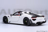 1/18 AUTOART 77920 Porsche 918 Spyder Weissach Package (White w/ Red interior)