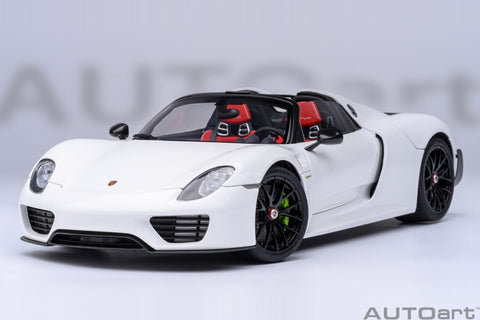 1/18 AUTOART 77920 Porsche 918 Spyder Weissach Package (White w/ Red interior)