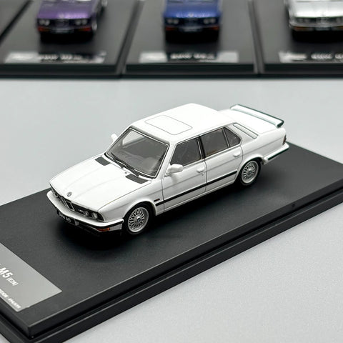 1/64 King Model KMBM5W BMW M5 E28 Sedan White LHD