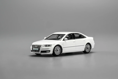 1/64 Motorhelix M68203 Audi A8 2008 Ibis White