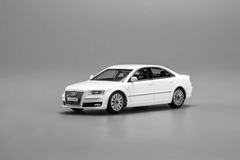 1/64 Motorhelix M68203 Audi A8 2008 Ibis White