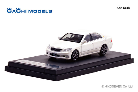 (Pre-Order) 1/64 GaChi Models GM64003WH Toyota Crown Athlete 2005 White Pearl Crystal Shine