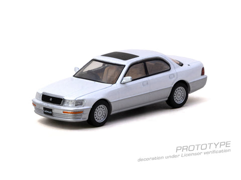 (Pre-Order) 1/64 Tarmac T64G-082-WH Lexus LS400 (UCF10) Pearl White