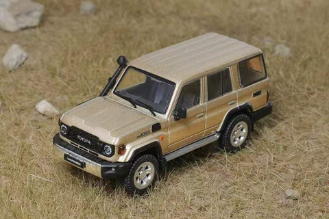 1/64 GCD 457 Toyota Land Cruiser 70 Gold LHD