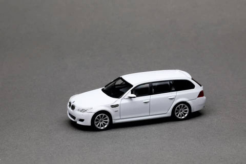 (Pre-Order) 1/64 King Model KMBE61W BMW M5 E61 Wagon Metallic White LHD