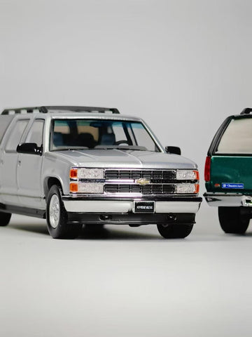 (Pre-Order) 1/64 Bliss Mold BMGMCSS GMC Suburban GMT400 Pearl Silver