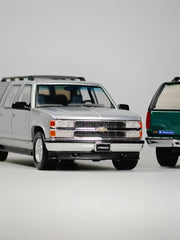 (Pre-Order) 1/64 Bliss Mold BMGMCSS GMC Suburban GMT400 Pearl Silver