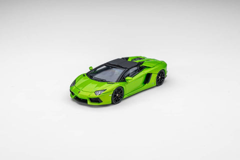 (Pre-Order) 1/64 Classic Garage CGLAG Lamborghini Aventador LP700-4 Roadster Apple Green