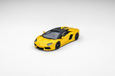 (Pre-Order) 1/64 Classic Garage CGLAY Lamborghini Aventador LP700-4 Roadster May Yellow