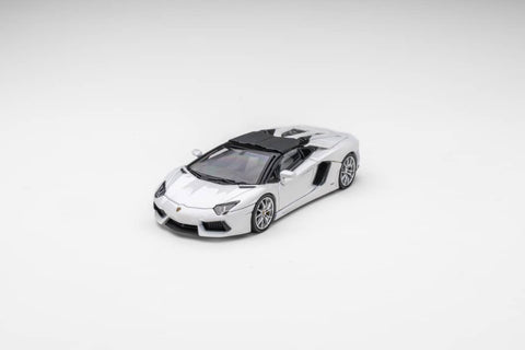 (Pre-Order) 1/64 Classic Garage CGLAW Lamborghini Aventador LP700-4 Roadster Metallic White