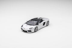 (Pre-Order) 1/64 Classic Garage CGLAW Lamborghini Aventador LP700-4 Roadster Metallic White