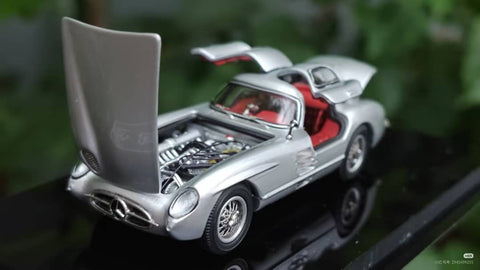 (Pre-Order) 1/64 YS Model YSMB300SLRSR Mercedes-Benz 300 SLR W196S 1955 Uhlenhaut Coupe Silver w/ Red Interior
