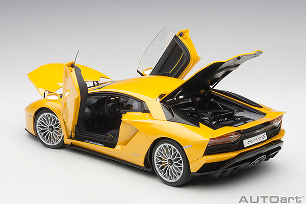 1/18 AUTOART 79132 Lamborghini Aventador S (New Giallo Orion