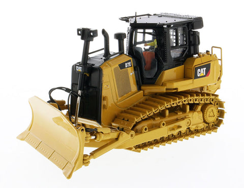 1/50 Diecast masters 85555 Caterpillar D7E Track-Type Tractor Dozer in Pipeline